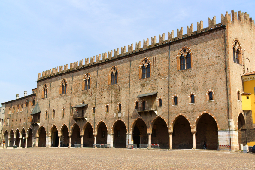 Visita guidata ai giardini di palazzo Ducale con serata informativa (Cultura e istruzione)